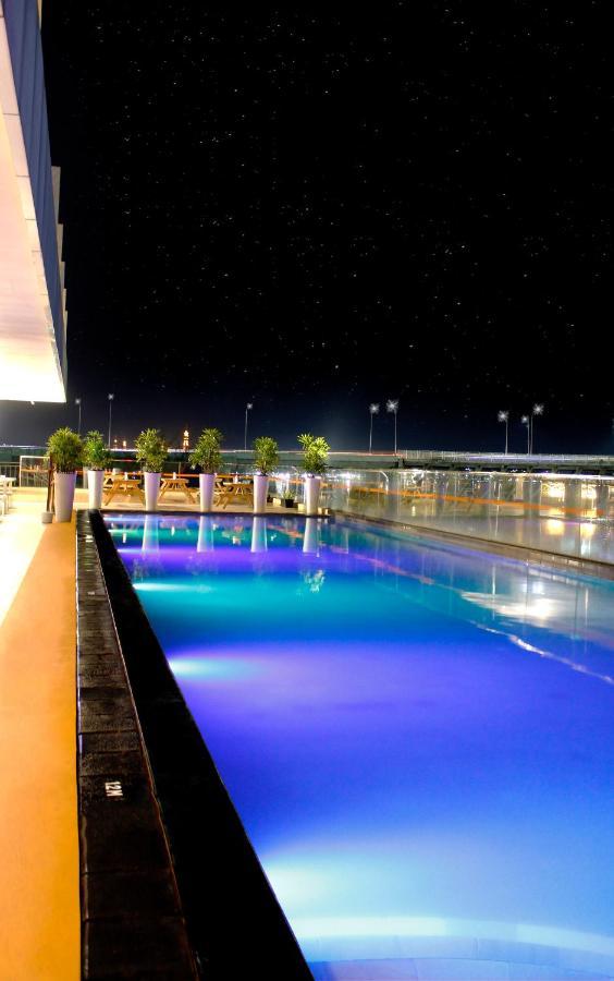 Harris Hotel Samarinda Exterior photo
