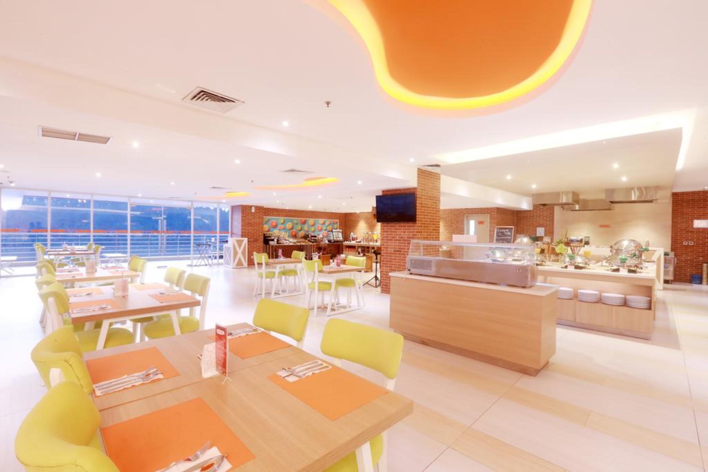 Harris Hotel Samarinda Exterior photo