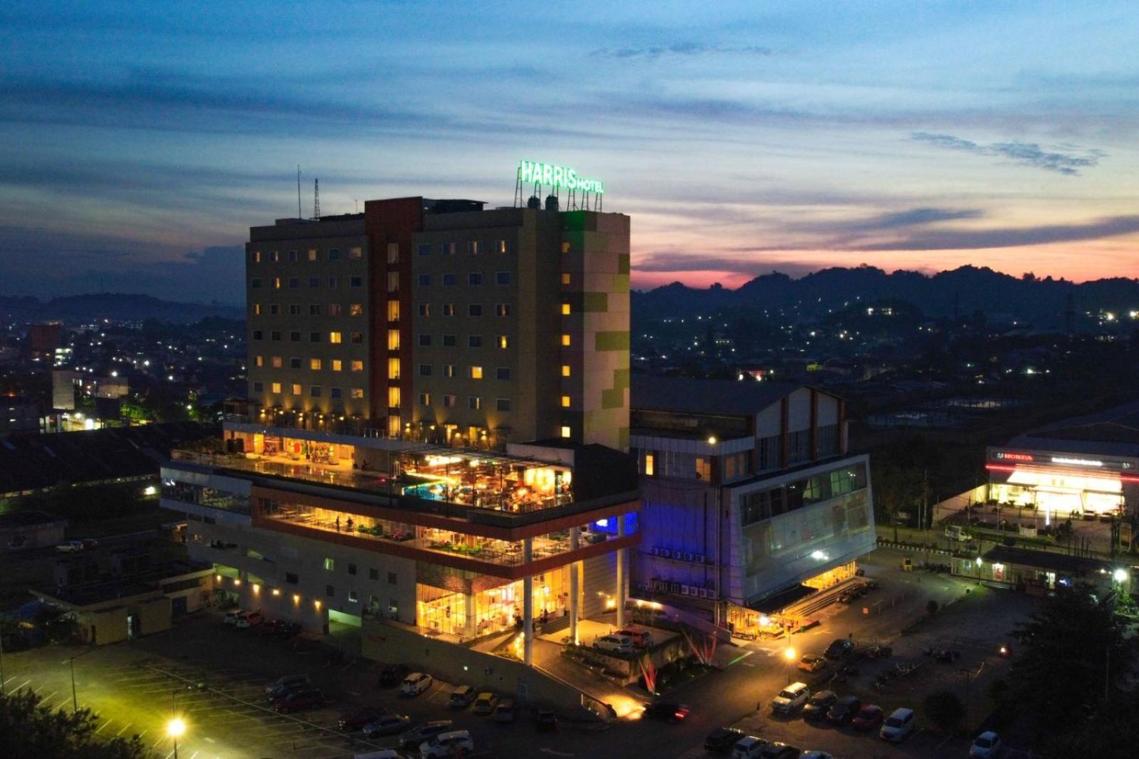 Harris Hotel Samarinda Exterior photo